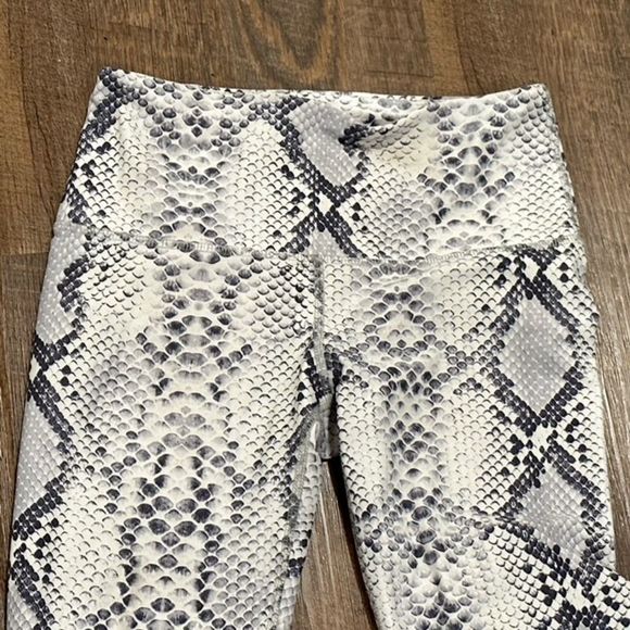Noli Active Leggings Womens Small White Black Snakeskin Print Exercise Gym Pants - Picture 6 of 6